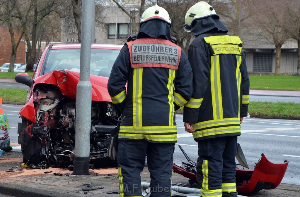 VU Pkw Ampel Koeln Universitaetstr Duerenerstr P33.JPG - Miklos Laubert